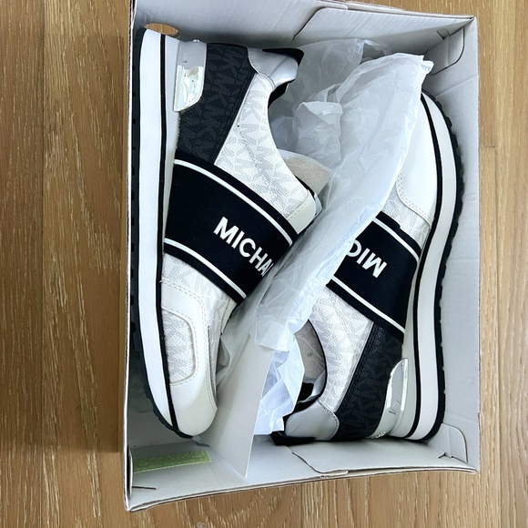 Michael Kors Teddi Trainer  Size 7.5 , Blu/Wht Brand New in original box - Picture 1 of 7